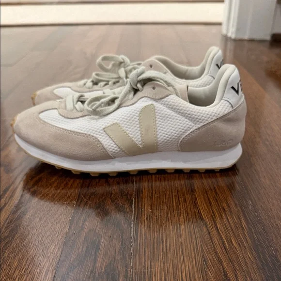 Like-New Women’s Veja Rio Branco Sneakers - White Pierre Natural. Size EU 39 - Picture 7 of 13